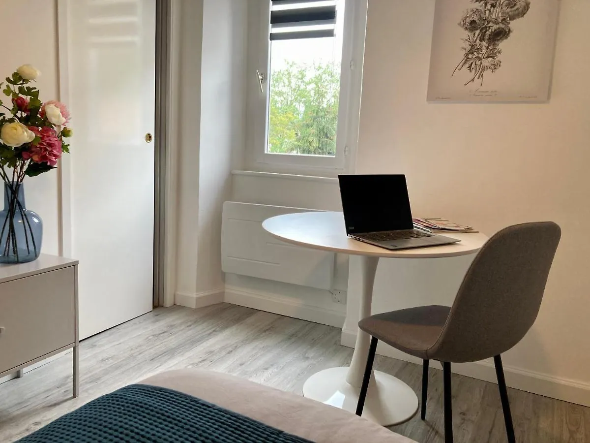 Aux 4 Logis Appart-Hotel - Studio Le Flore - Petit Dejeuner Inclus 1Ere Nuit Foix