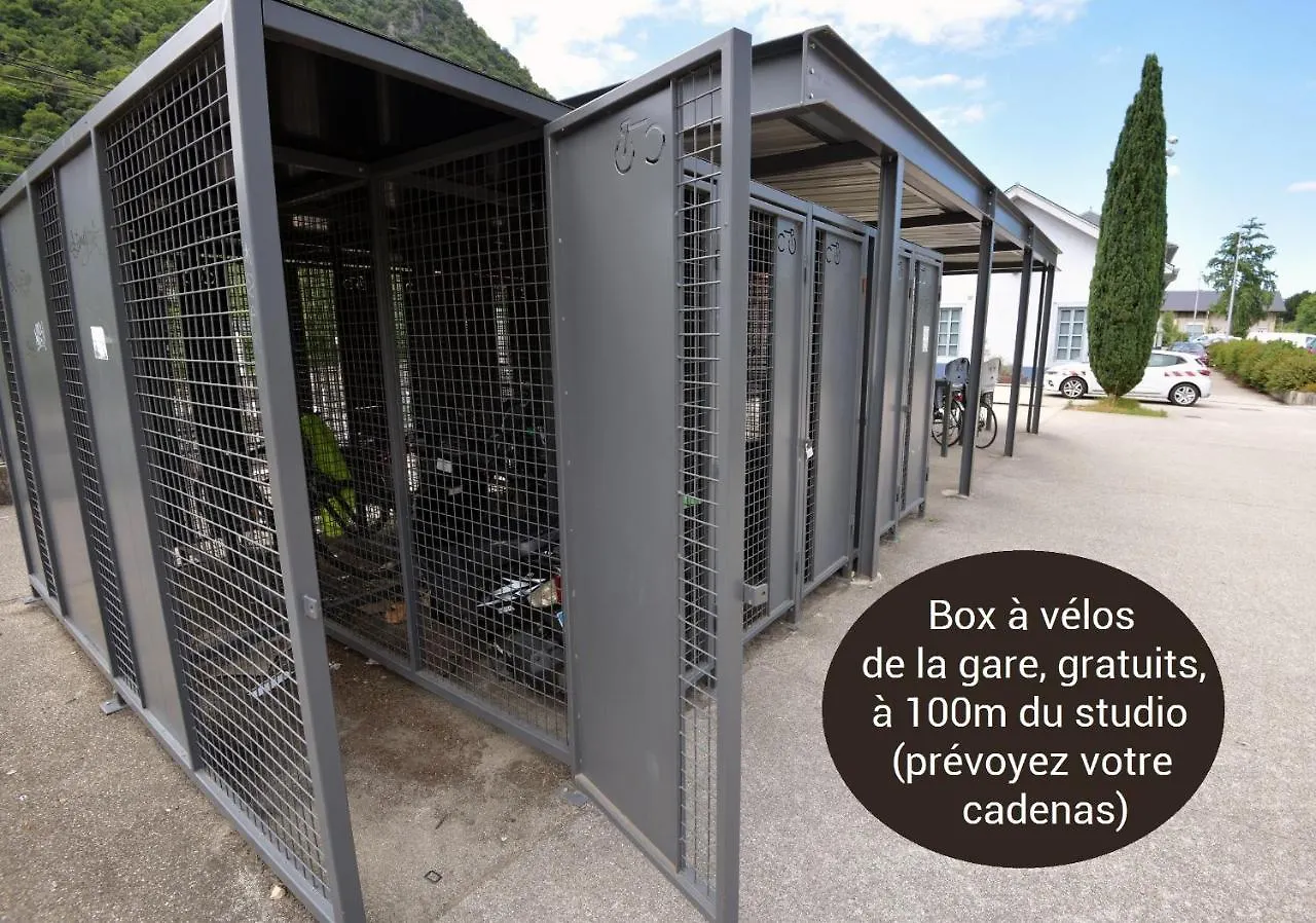 Aux 4 Logis Appart-Hotel - Studio Le Flore - Petit Dejeuner Inclus 1Ere Nuit contacts